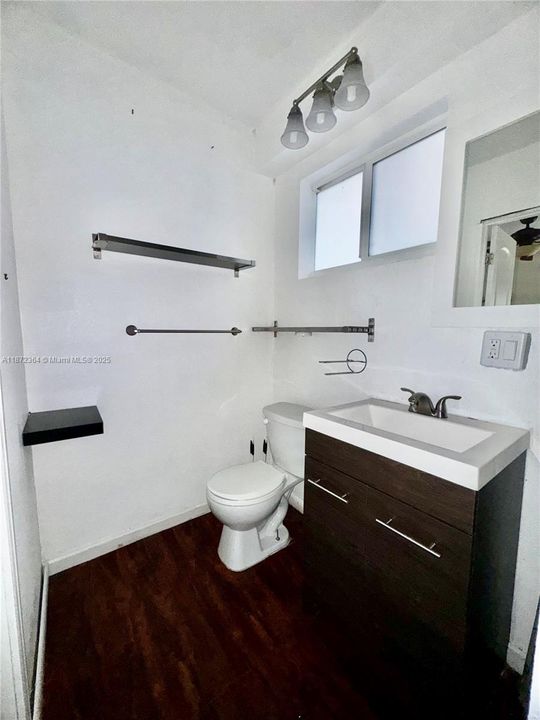 Activo con contrato: $1,500 (1 camas, 1 baños, 1894 Pies cuadrados)