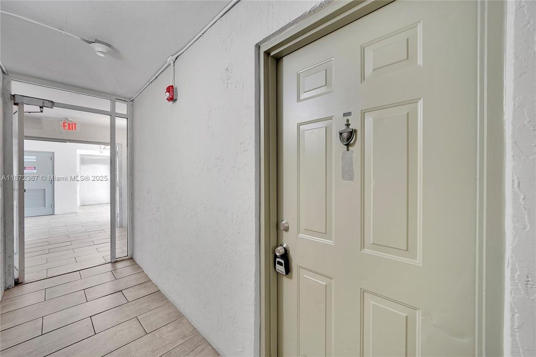 For Rent: $2,200 (2 beds, 2 baths, 980 Square Feet)