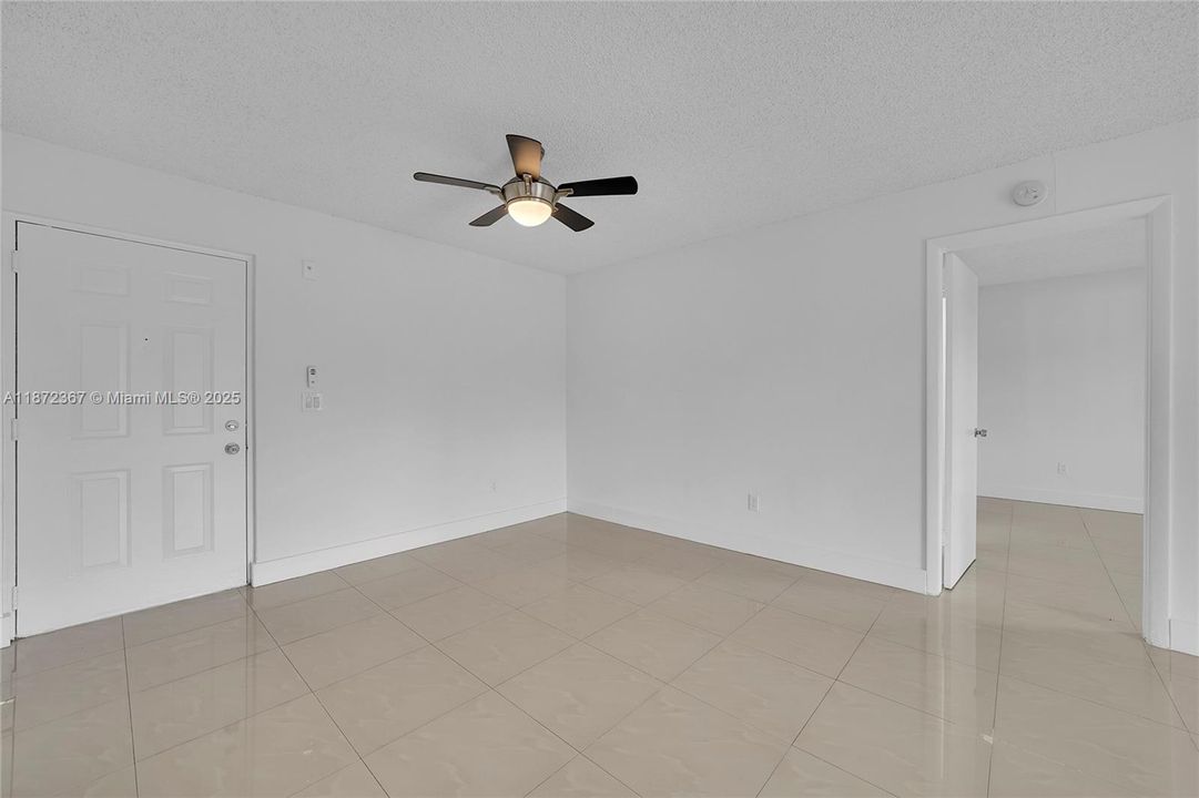 For Rent: $2,200 (2 beds, 2 baths, 980 Square Feet)