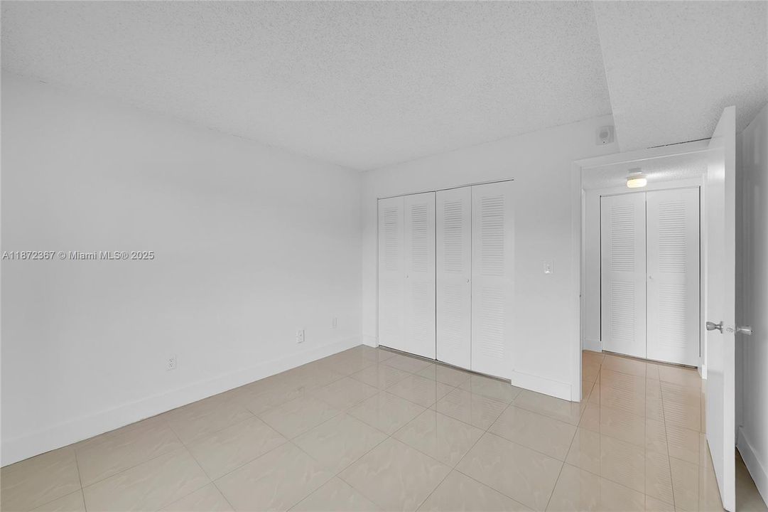 For Rent: $2,200 (2 beds, 2 baths, 980 Square Feet)