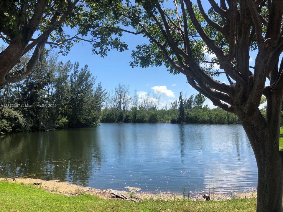 For Rent: $2,200 (2 beds, 2 baths, 980 Square Feet)