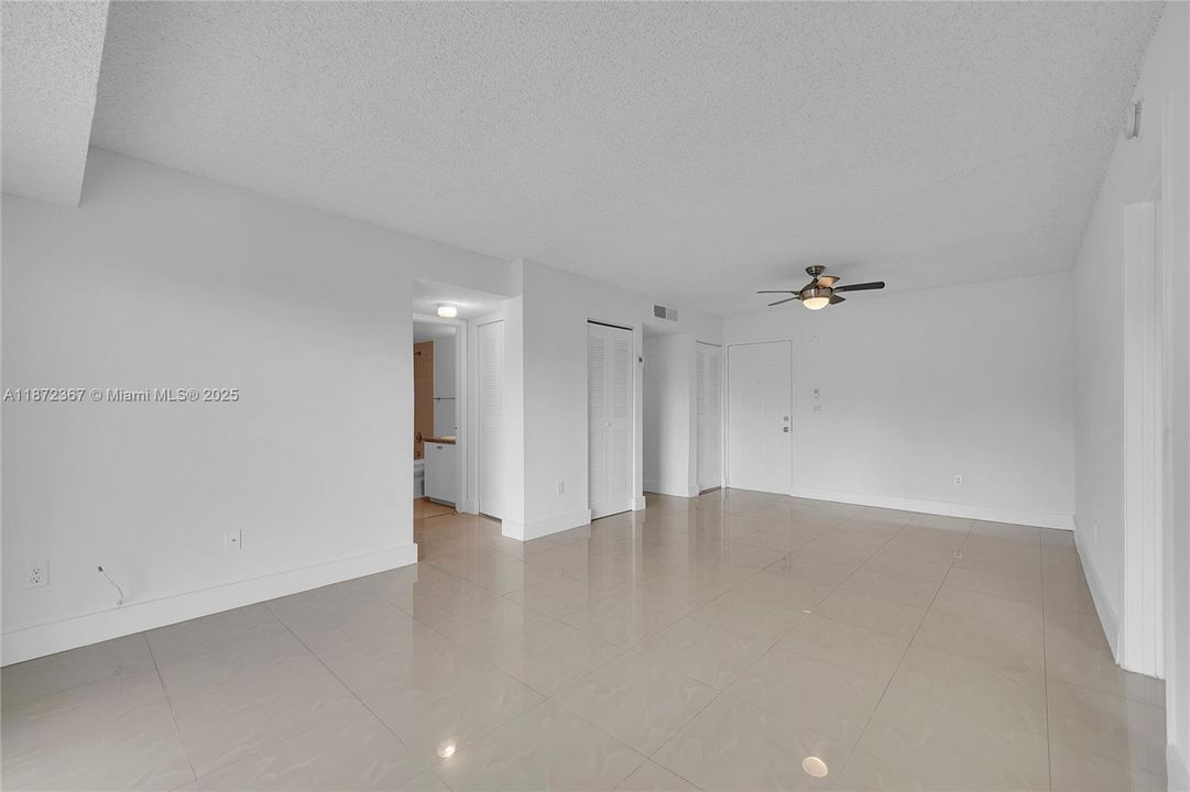 For Rent: $2,200 (2 beds, 2 baths, 980 Square Feet)