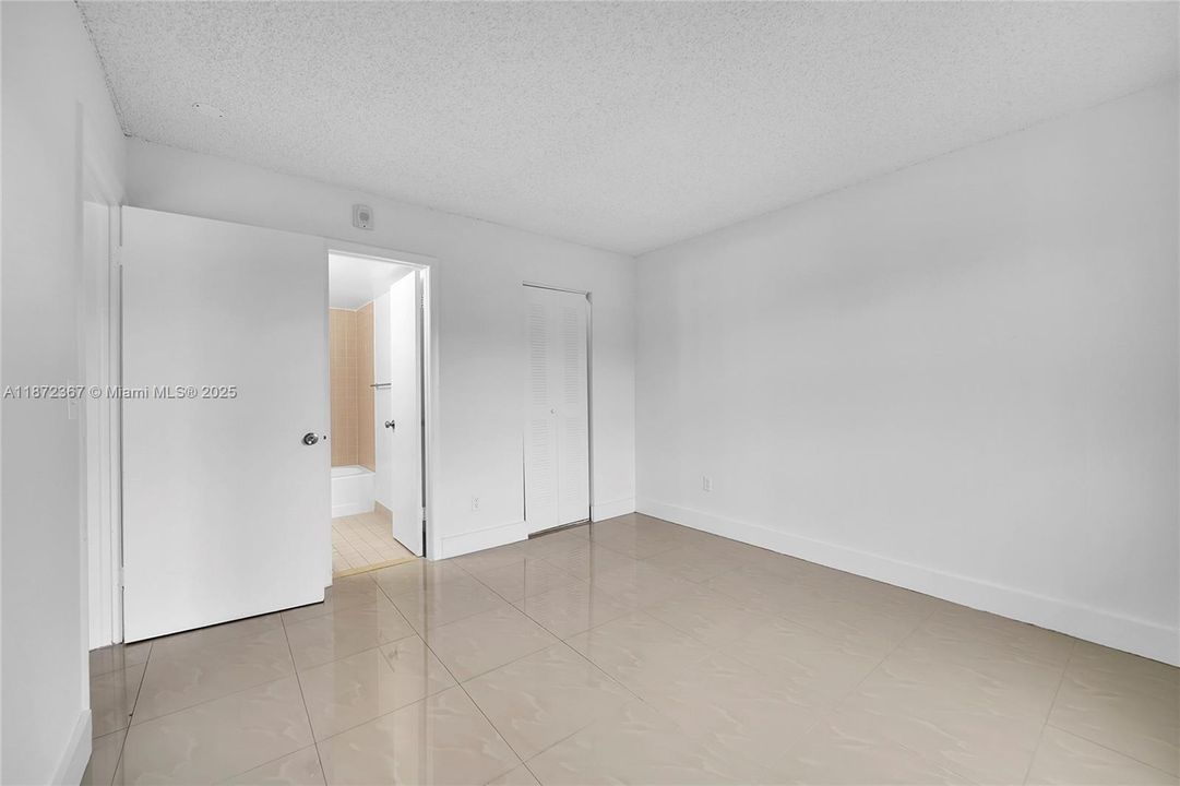 For Rent: $2,200 (2 beds, 2 baths, 980 Square Feet)