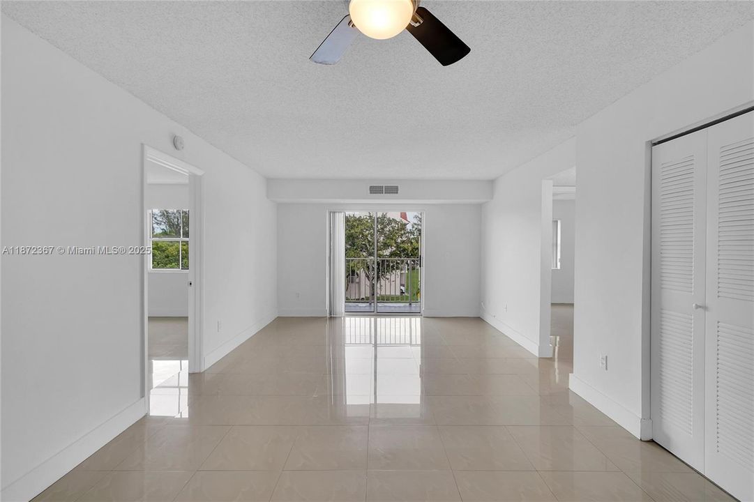 For Rent: $2,200 (2 beds, 2 baths, 980 Square Feet)