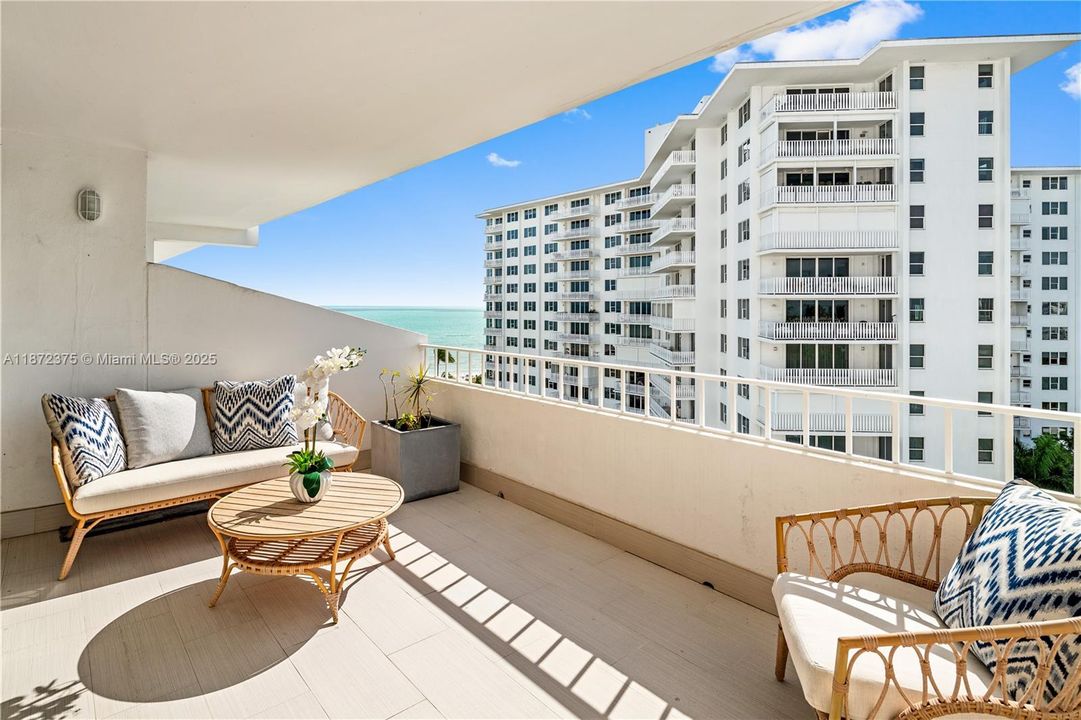 Vendido Recientemente: $2,250,000 (3 camas, 3 baños, 2155 Pies cuadrados)