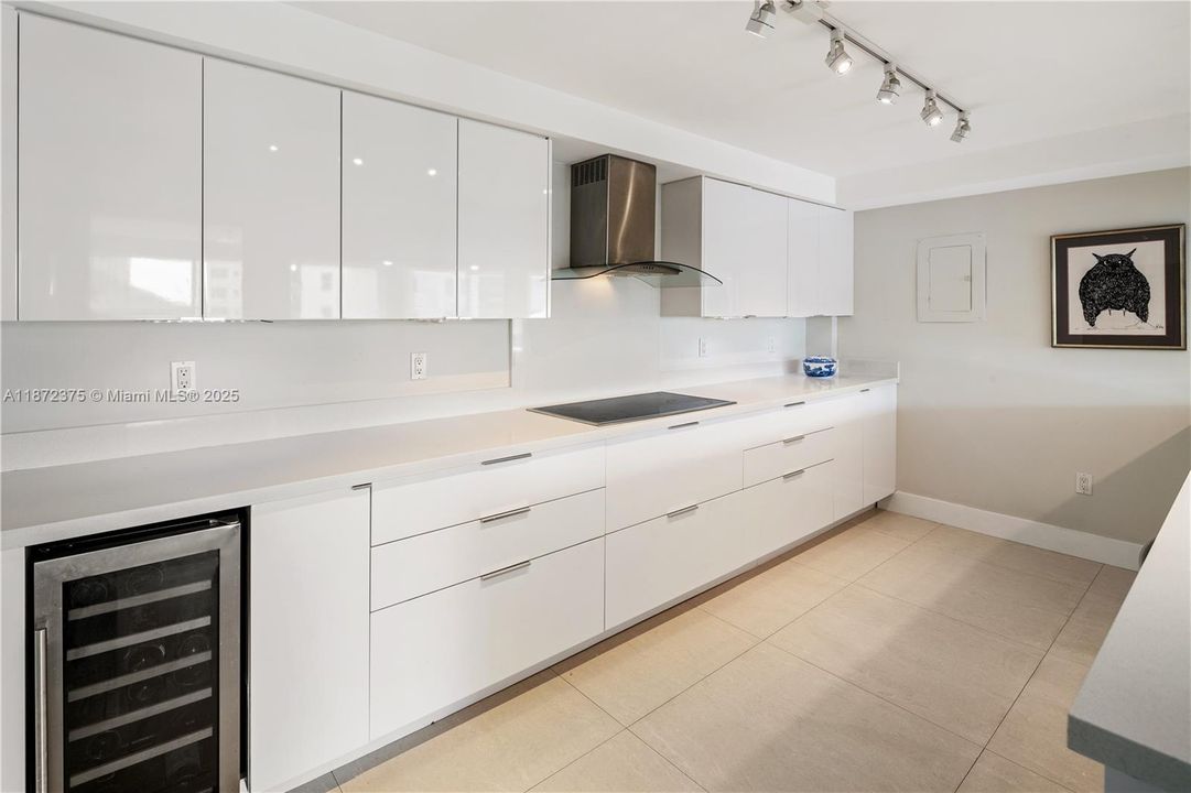 Vendido Recientemente: $2,250,000 (3 camas, 3 baños, 2155 Pies cuadrados)