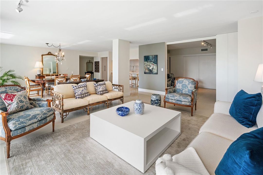 Vendido Recientemente: $2,250,000 (3 camas, 3 baños, 2155 Pies cuadrados)