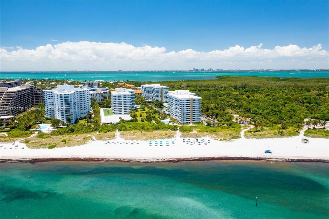 Vendido Recientemente: $2,250,000 (3 camas, 3 baños, 2155 Pies cuadrados)