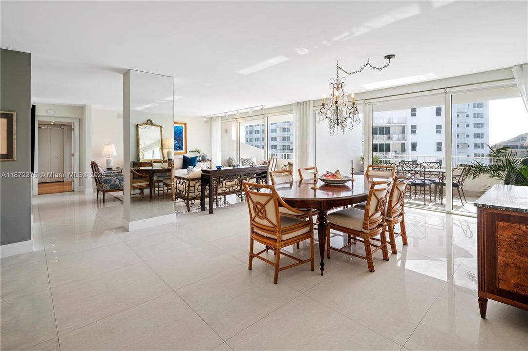 Vendido Recientemente: $2,250,000 (3 camas, 3 baños, 2155 Pies cuadrados)