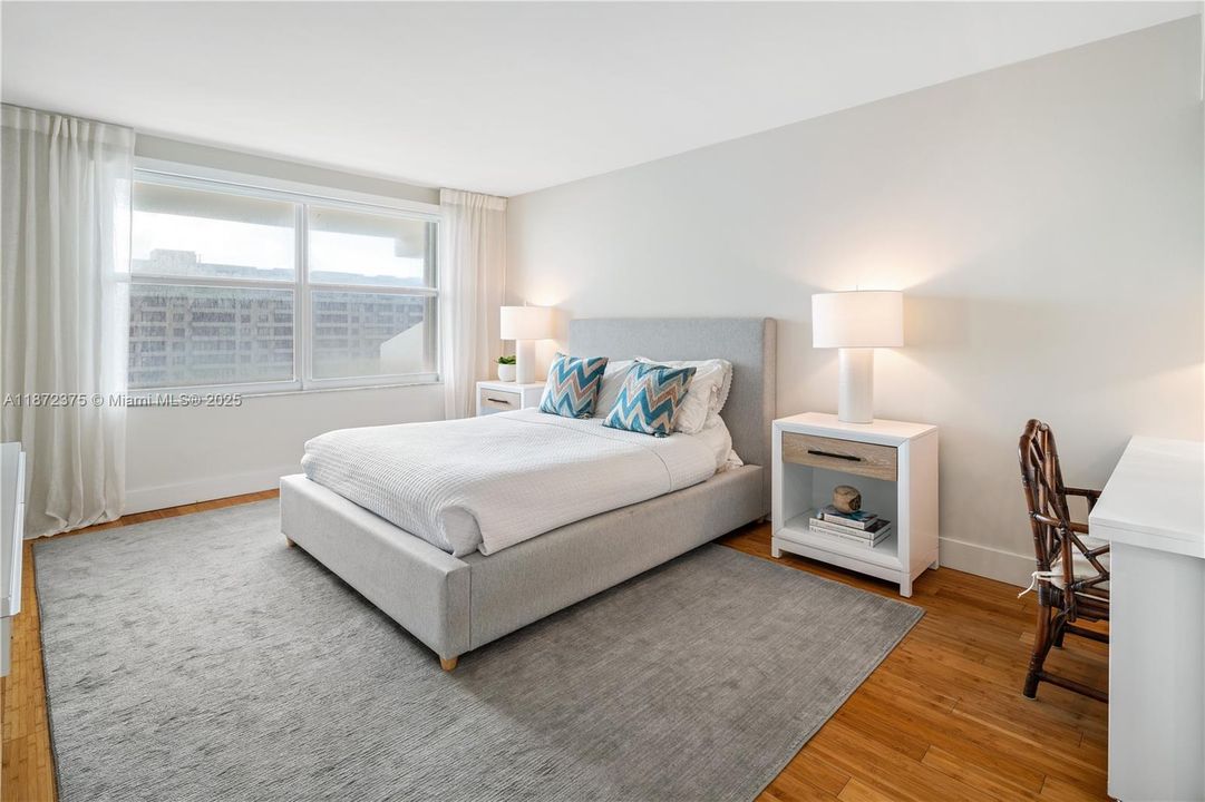 Vendido Recientemente: $2,250,000 (3 camas, 3 baños, 2155 Pies cuadrados)