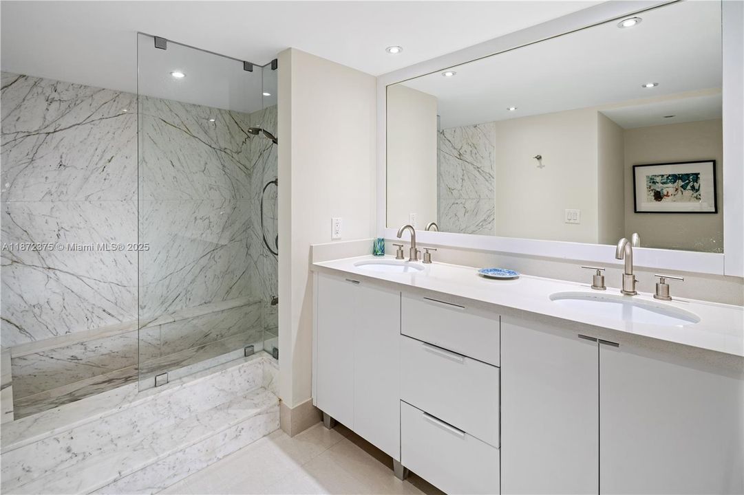 Vendido Recientemente: $2,250,000 (3 camas, 3 baños, 2155 Pies cuadrados)