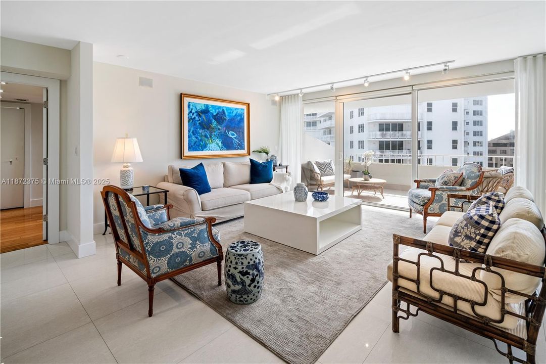 Vendido Recientemente: $2,250,000 (3 camas, 3 baños, 2155 Pies cuadrados)