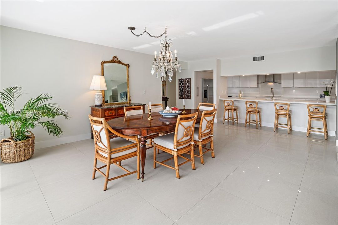 Vendido Recientemente: $2,250,000 (3 camas, 3 baños, 2155 Pies cuadrados)