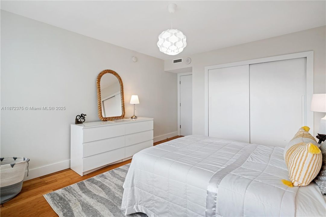 Vendido Recientemente: $2,250,000 (3 camas, 3 baños, 2155 Pies cuadrados)