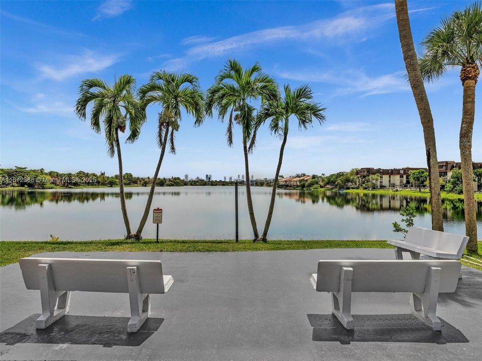 For Sale: $139,000 (1 beds, 2 baths, 1002 Square Feet)