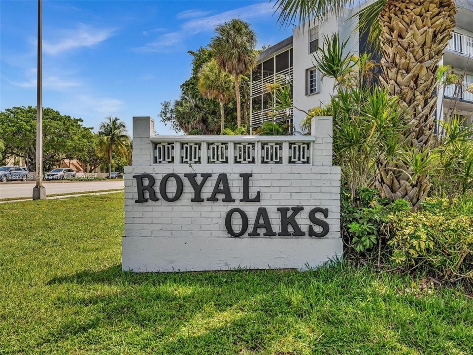 For Sale: $139,000 (1 beds, 2 baths, 1002 Square Feet)