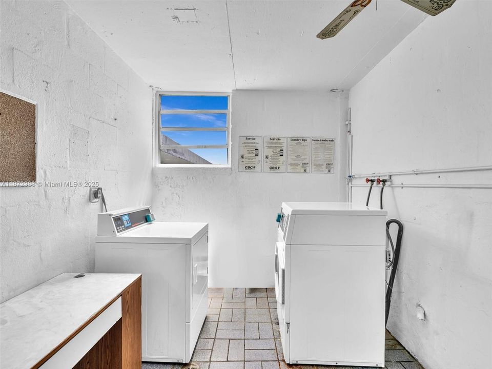 For Sale: $139,000 (1 beds, 2 baths, 1002 Square Feet)