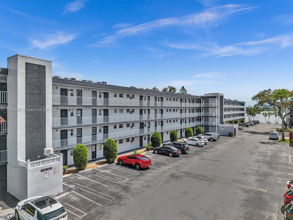 For Sale: $139,000 (1 beds, 2 baths, 1002 Square Feet)