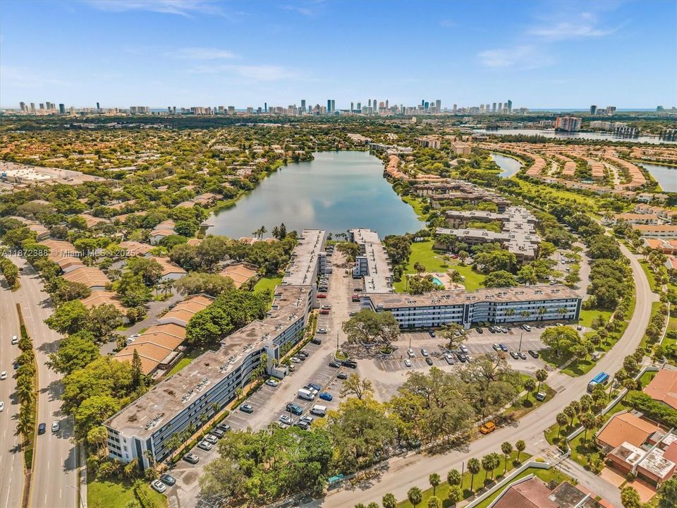 For Sale: $139,000 (1 beds, 2 baths, 1002 Square Feet)