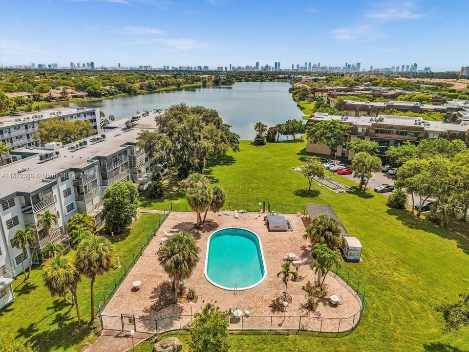 For Sale: $139,000 (1 beds, 2 baths, 1002 Square Feet)