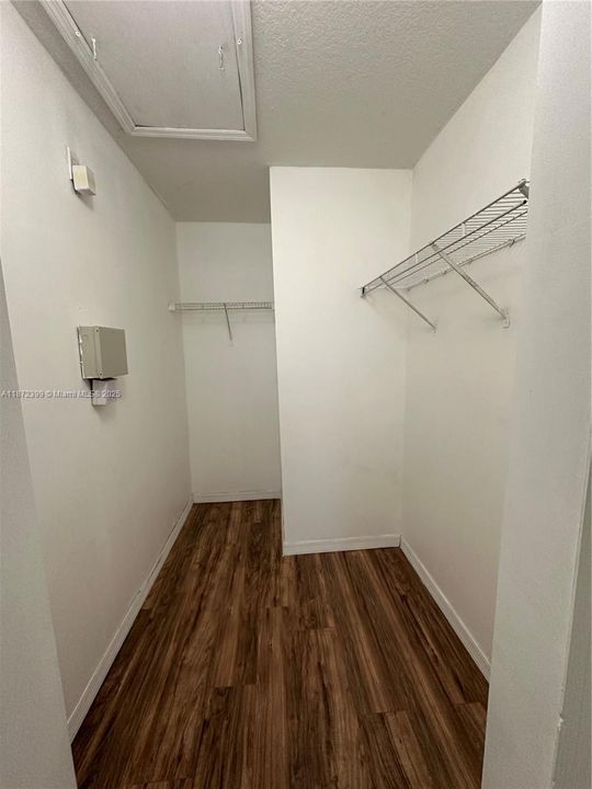 待售: $220,000 (2 贝兹, 2 浴室, 910 平方英尺)