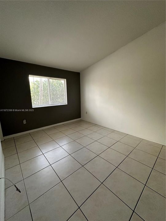 待售: $220,000 (2 贝兹, 2 浴室, 910 平方英尺)