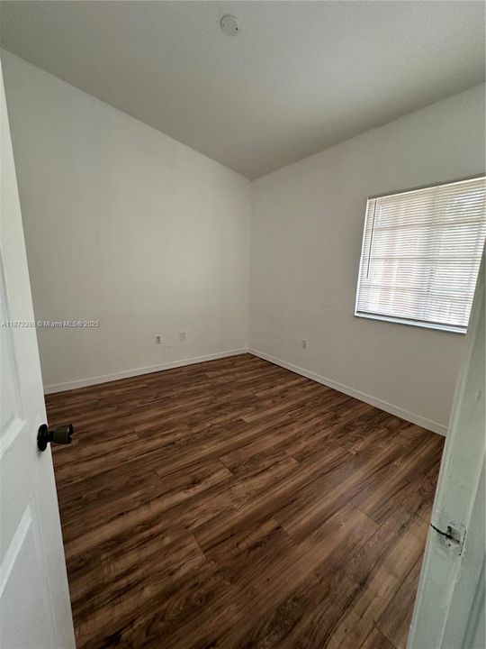 待售: $220,000 (2 贝兹, 2 浴室, 910 平方英尺)