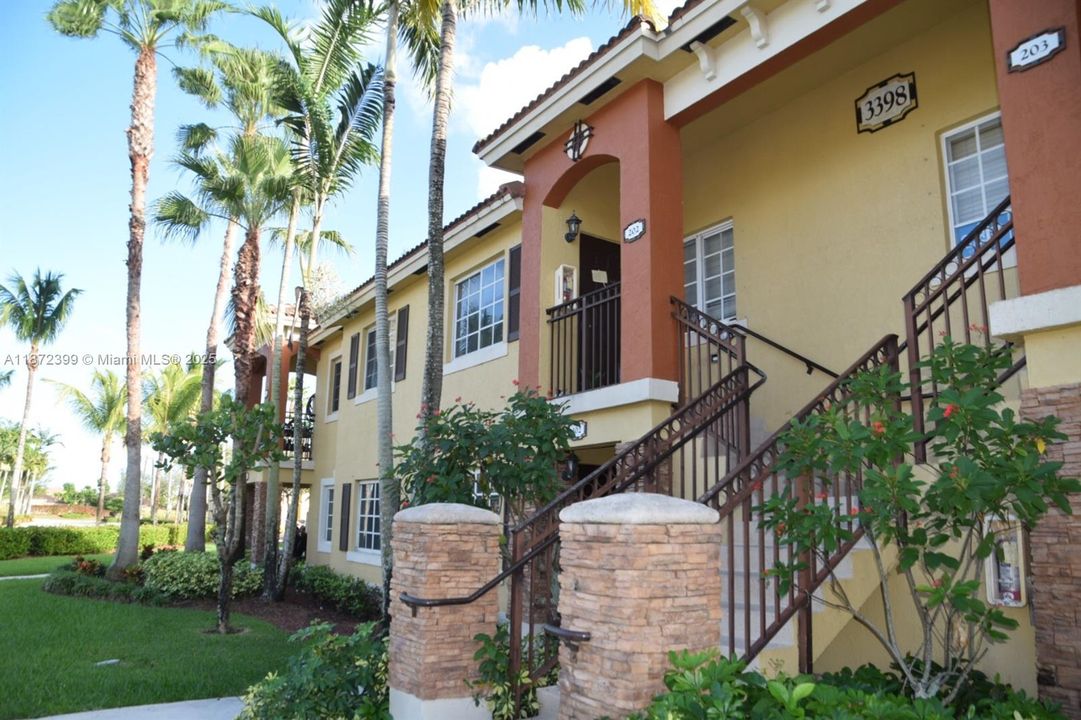 待售: $220,000 (2 贝兹, 2 浴室, 910 平方英尺)