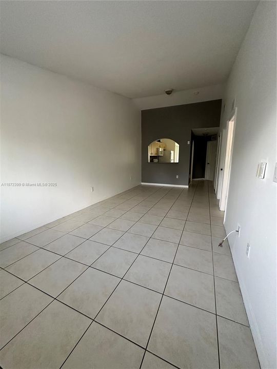 待售: $220,000 (2 贝兹, 2 浴室, 910 平方英尺)