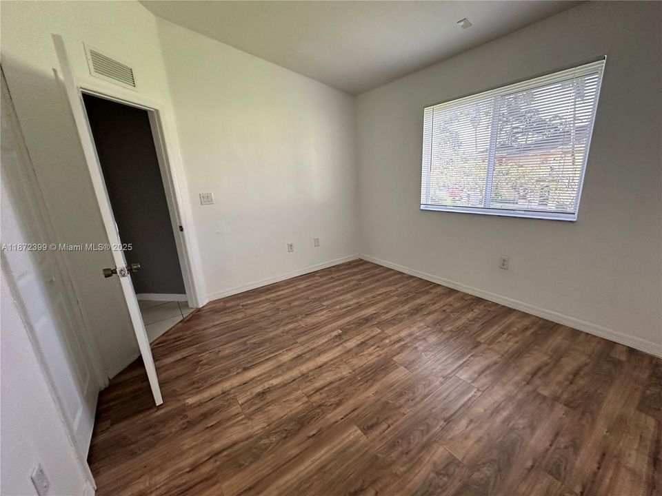 待售: $220,000 (2 贝兹, 2 浴室, 910 平方英尺)