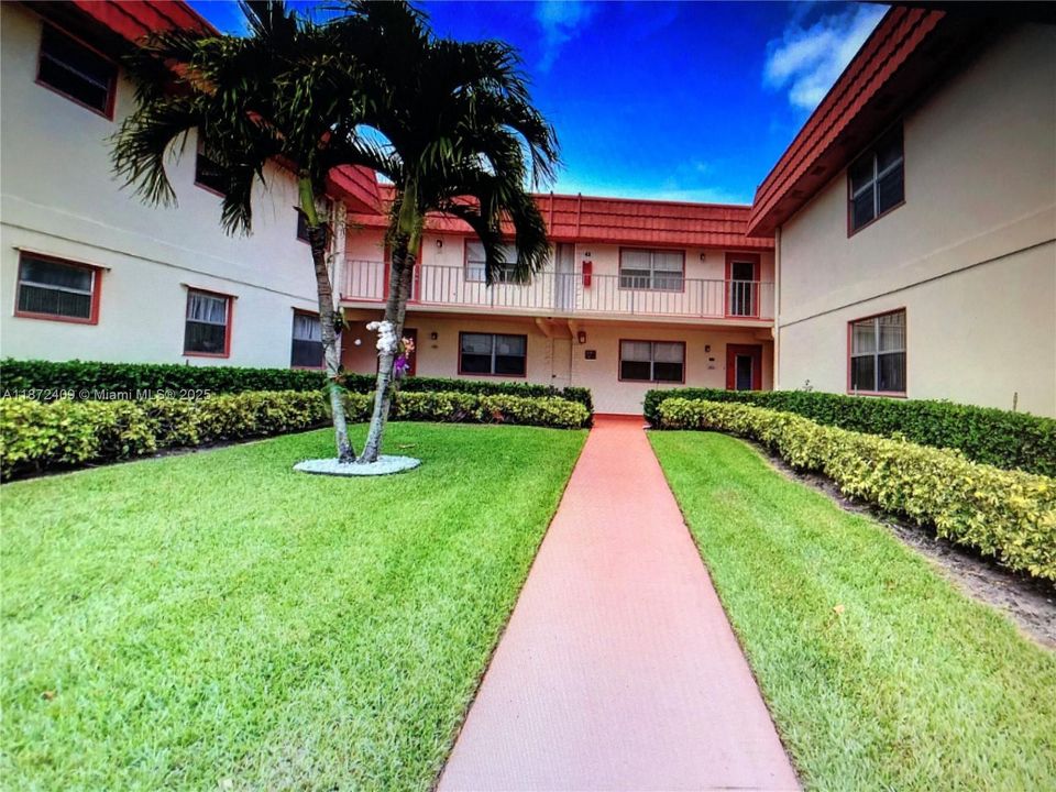 待售: $88,000 (2 贝兹, 2 浴室, 880 平方英尺)