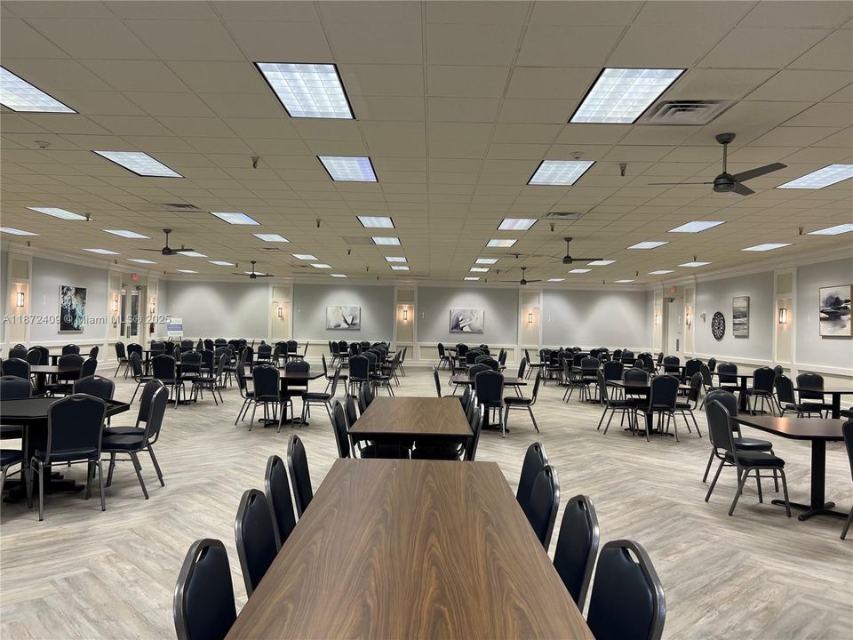 待售: $88,000 (2 贝兹, 2 浴室, 880 平方英尺)