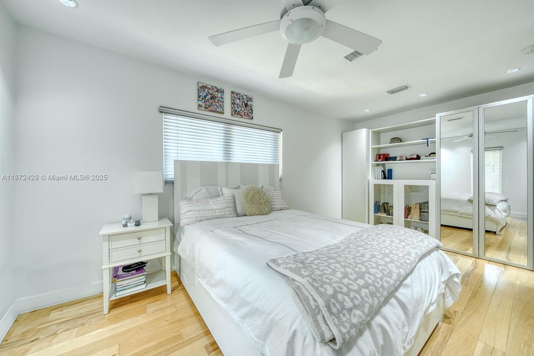 合同活跃: $14,500 (5 贝兹, 3 浴室, 3219 平方英尺)