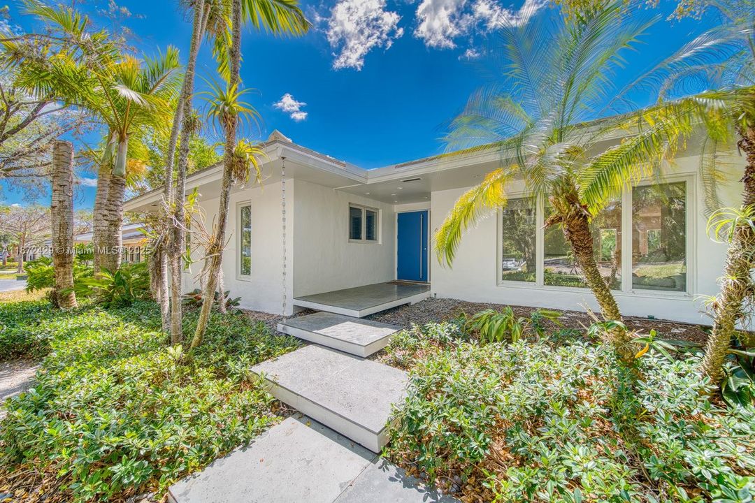 合同活跃: $14,500 (5 贝兹, 3 浴室, 3219 平方英尺)