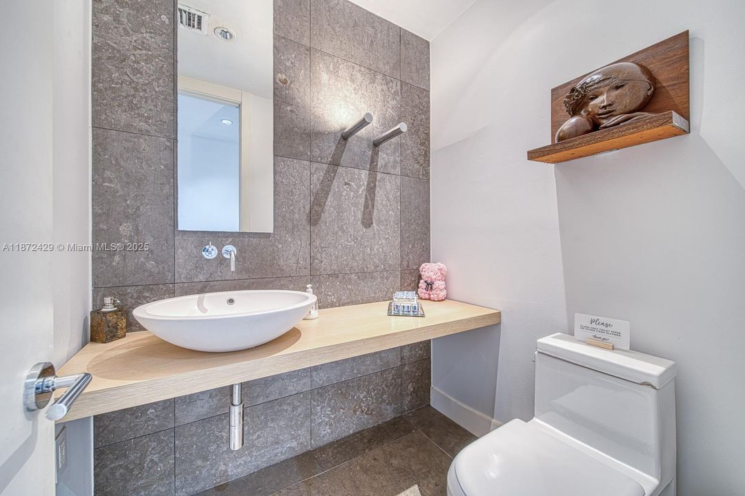 合同活跃: $14,500 (5 贝兹, 3 浴室, 3219 平方英尺)