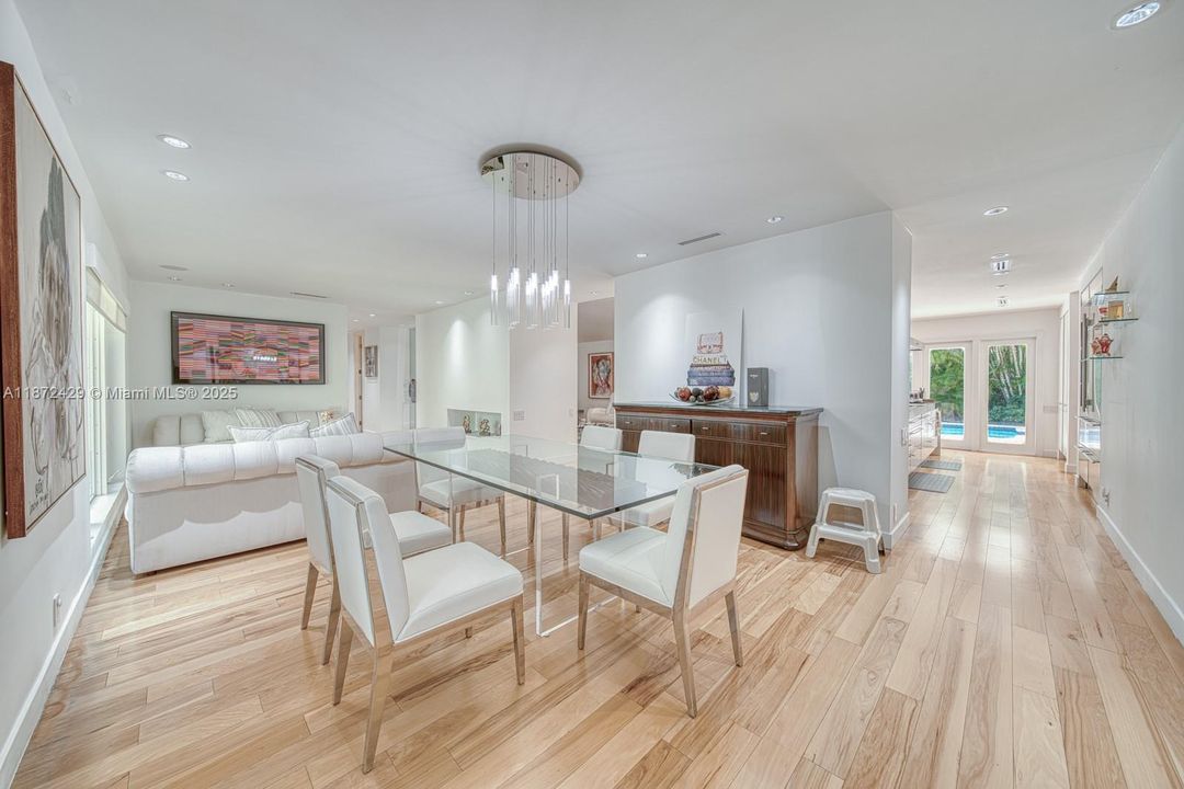 合同活跃: $14,500 (5 贝兹, 3 浴室, 3219 平方英尺)