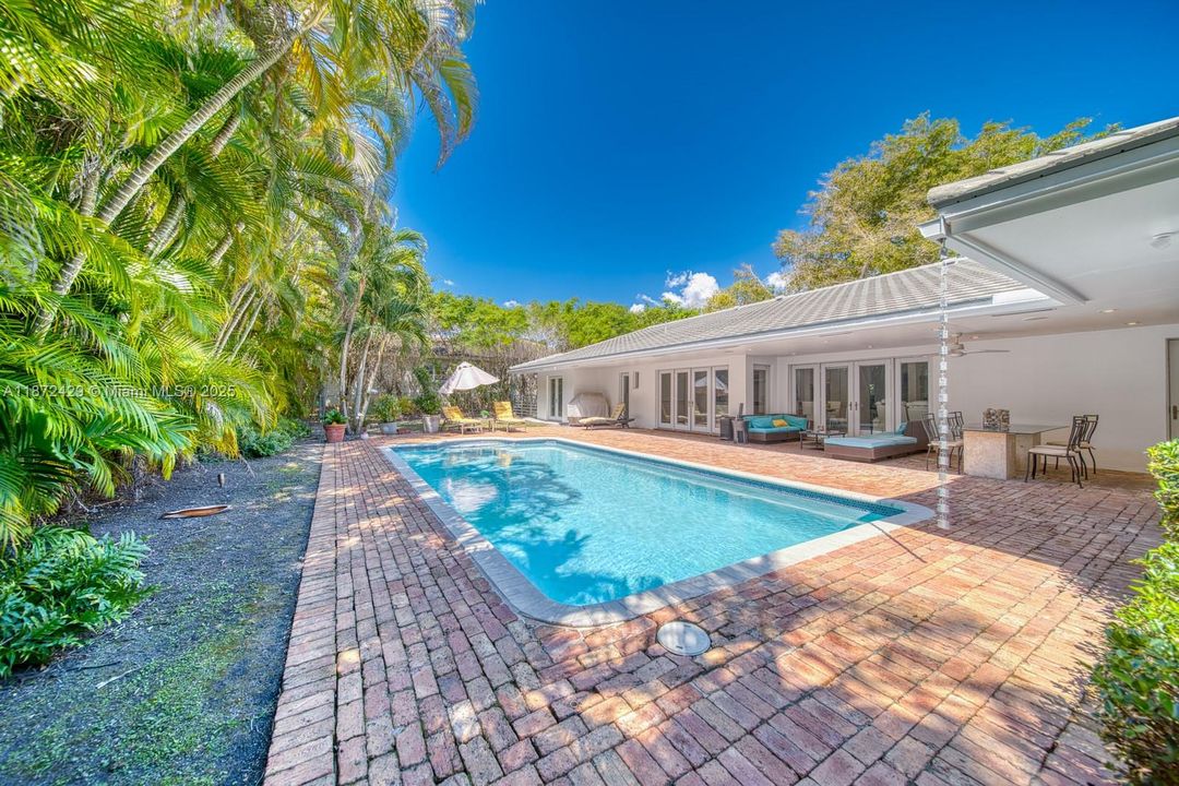 合同活跃: $14,500 (5 贝兹, 3 浴室, 3219 平方英尺)