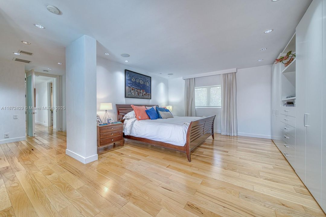 合同活跃: $14,500 (5 贝兹, 3 浴室, 3219 平方英尺)