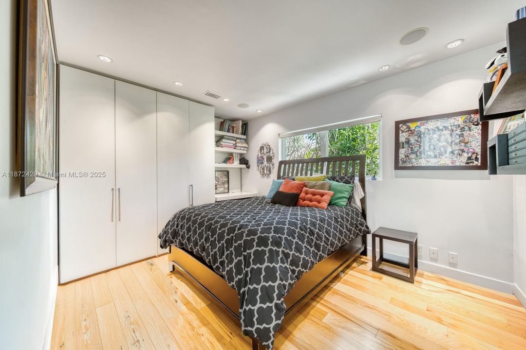 合同活跃: $14,500 (5 贝兹, 3 浴室, 3219 平方英尺)