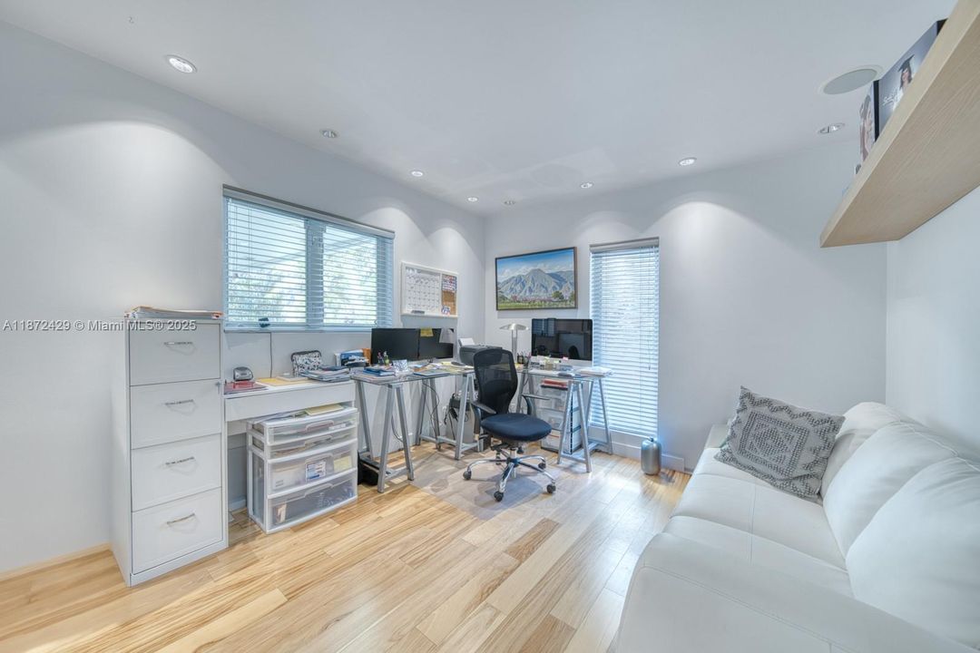 合同活跃: $14,500 (5 贝兹, 3 浴室, 3219 平方英尺)