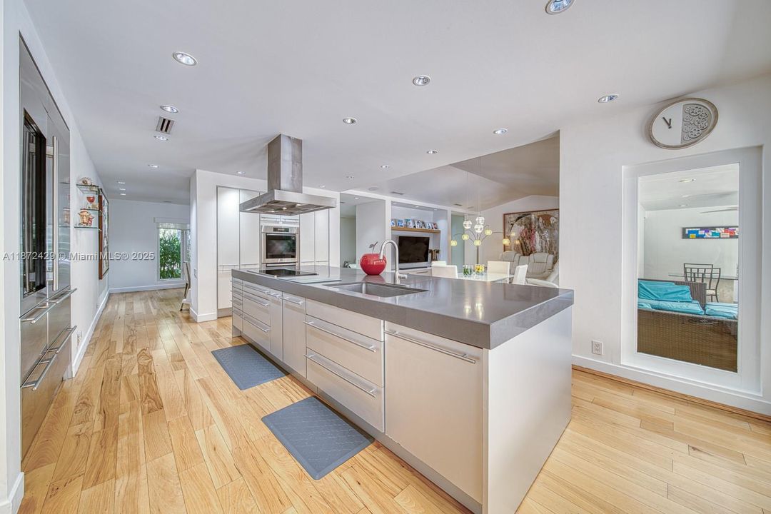 合同活跃: $14,500 (5 贝兹, 3 浴室, 3219 平方英尺)