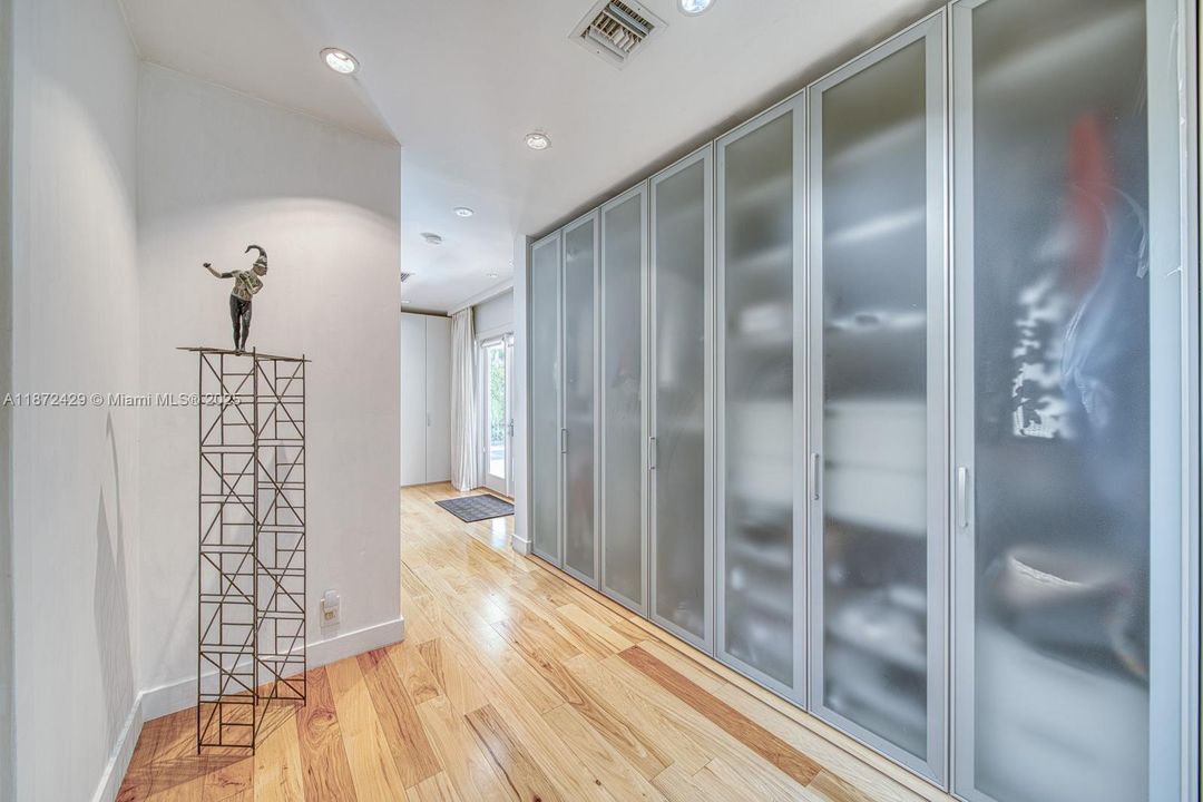 合同活跃: $14,500 (5 贝兹, 3 浴室, 3219 平方英尺)