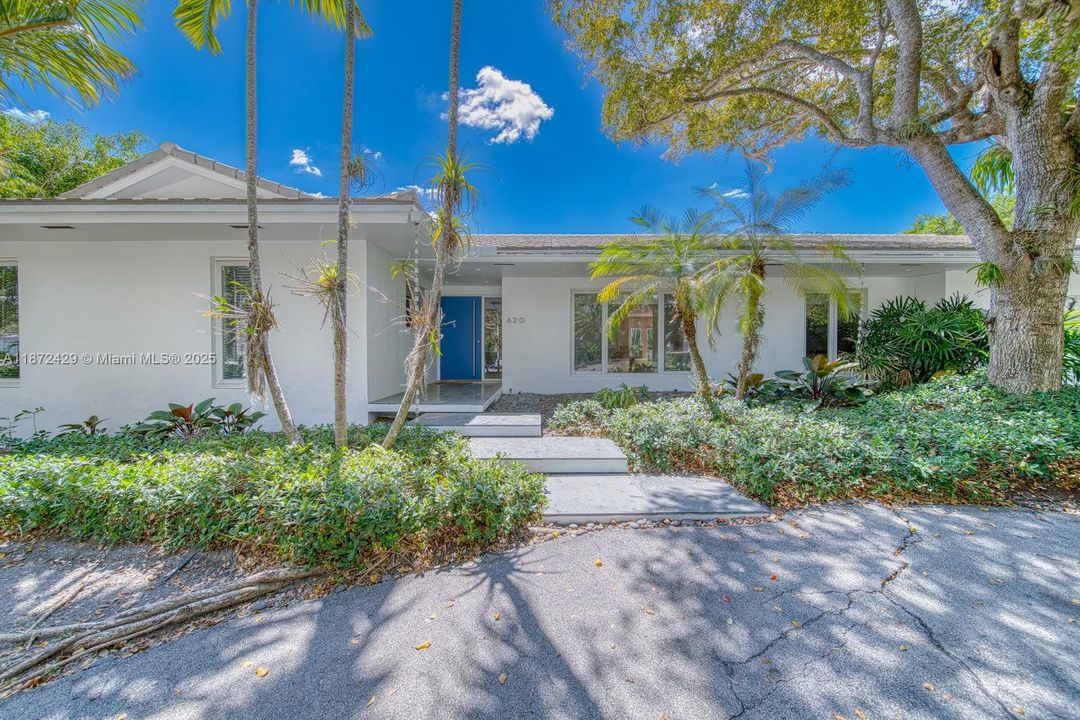 合同活跃: $14,500 (5 贝兹, 3 浴室, 3219 平方英尺)