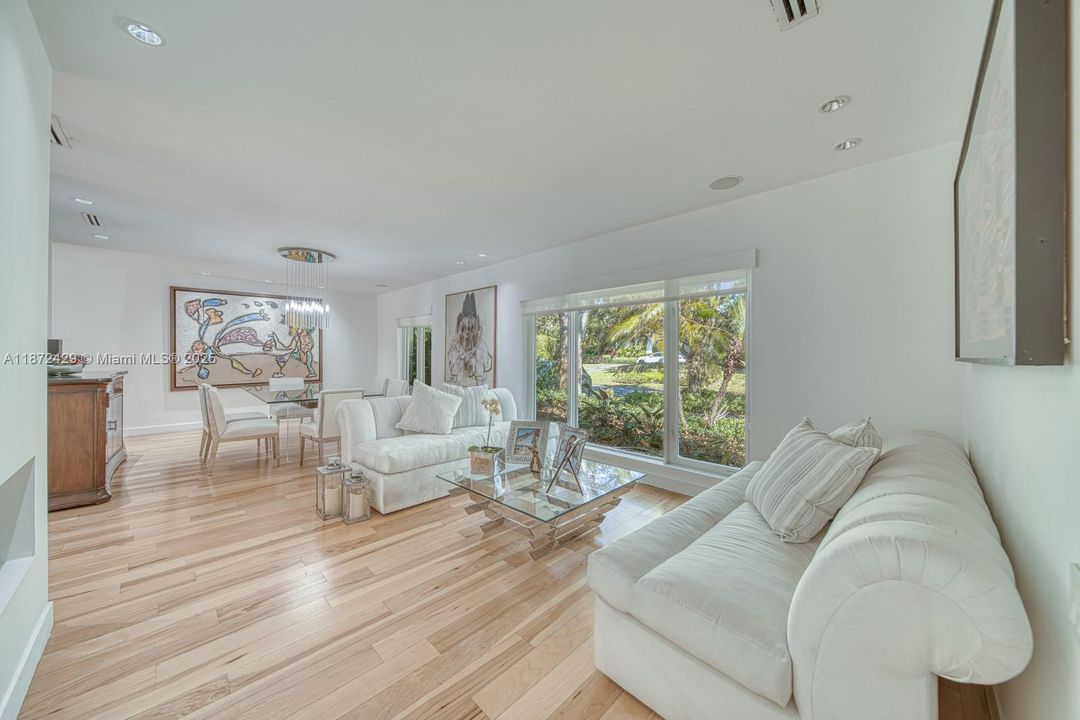 合同活跃: $14,500 (5 贝兹, 3 浴室, 3219 平方英尺)