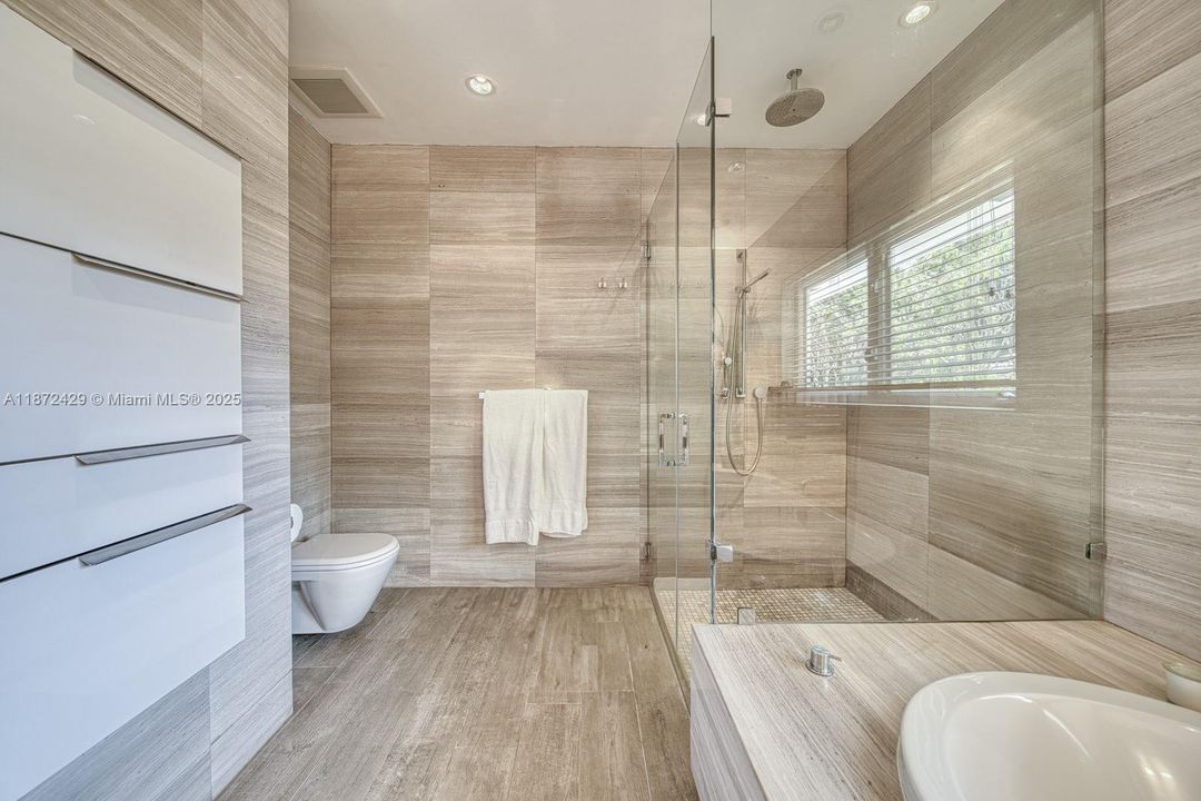 合同活跃: $14,500 (5 贝兹, 3 浴室, 3219 平方英尺)