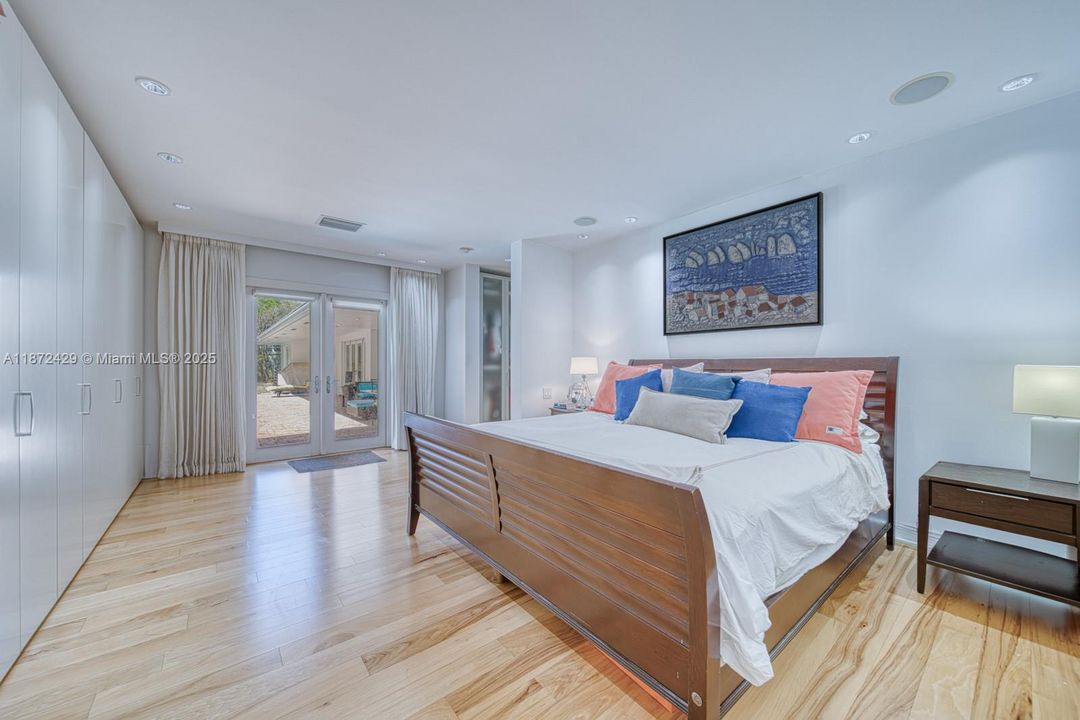 合同活跃: $14,500 (5 贝兹, 3 浴室, 3219 平方英尺)