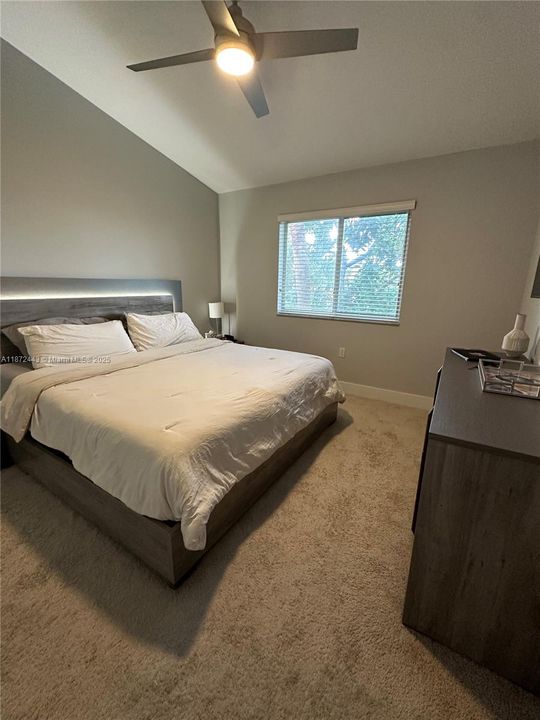 Active With Contract: $330,000 (3 beds, 2 baths, 1009 Square Feet)