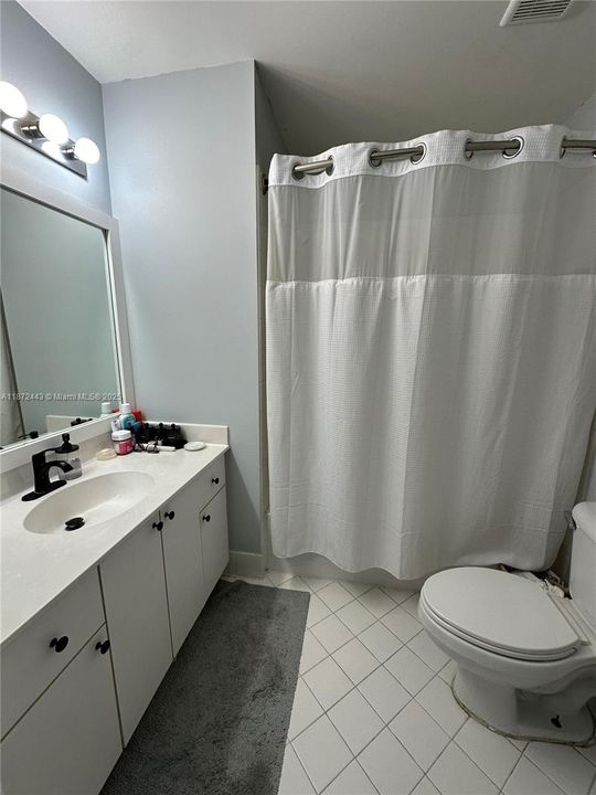 Active With Contract: $330,000 (3 beds, 2 baths, 1009 Square Feet)