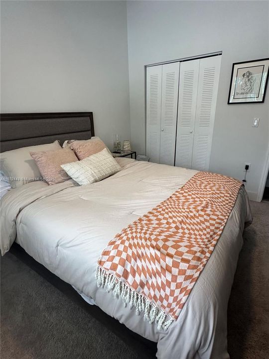 Active With Contract: $330,000 (3 beds, 2 baths, 1009 Square Feet)