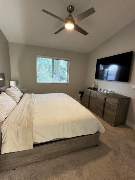 Active With Contract: $330,000 (3 beds, 2 baths, 1009 Square Feet)